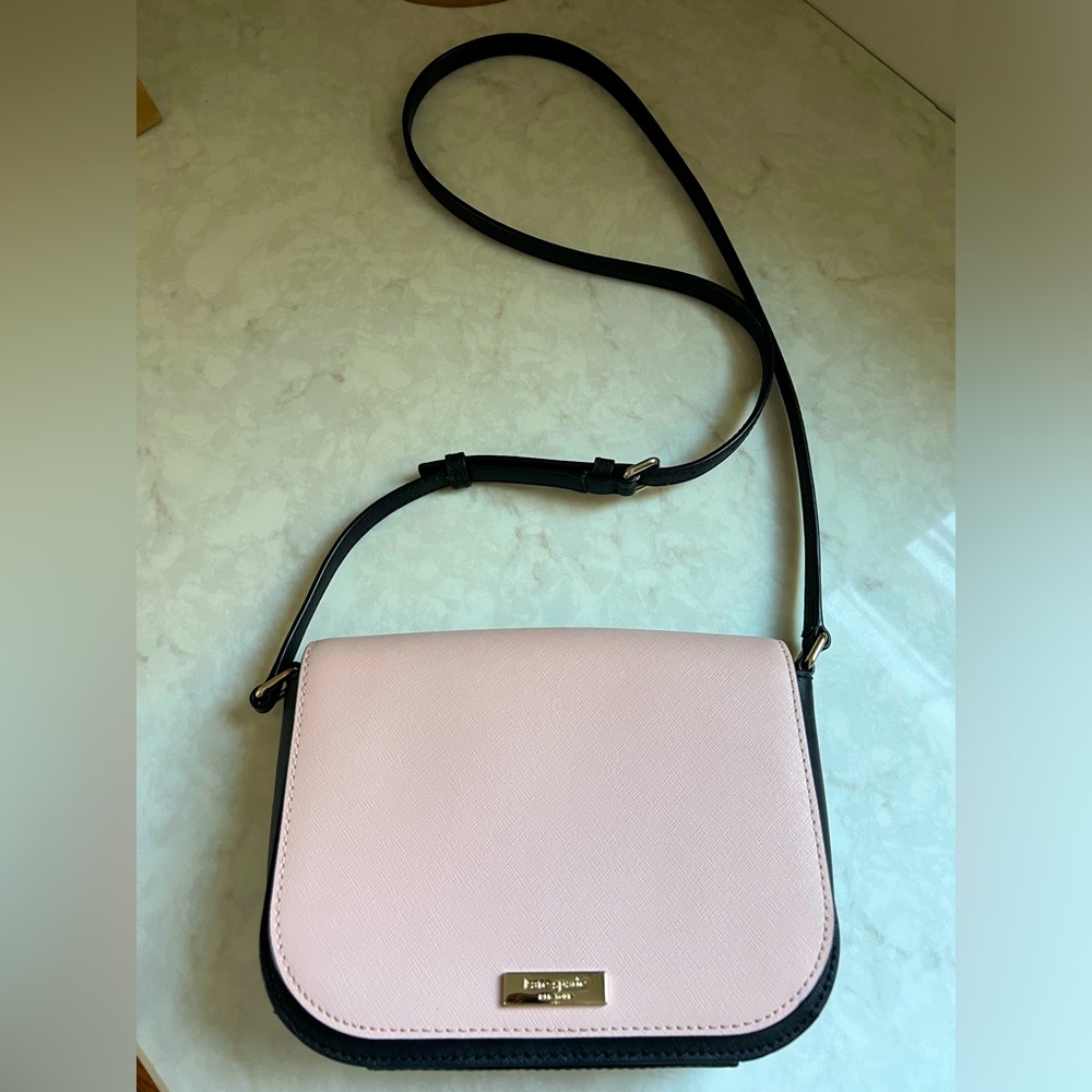 Kate Spade Laurel Way Large Carsen. Flap crossbody bag.